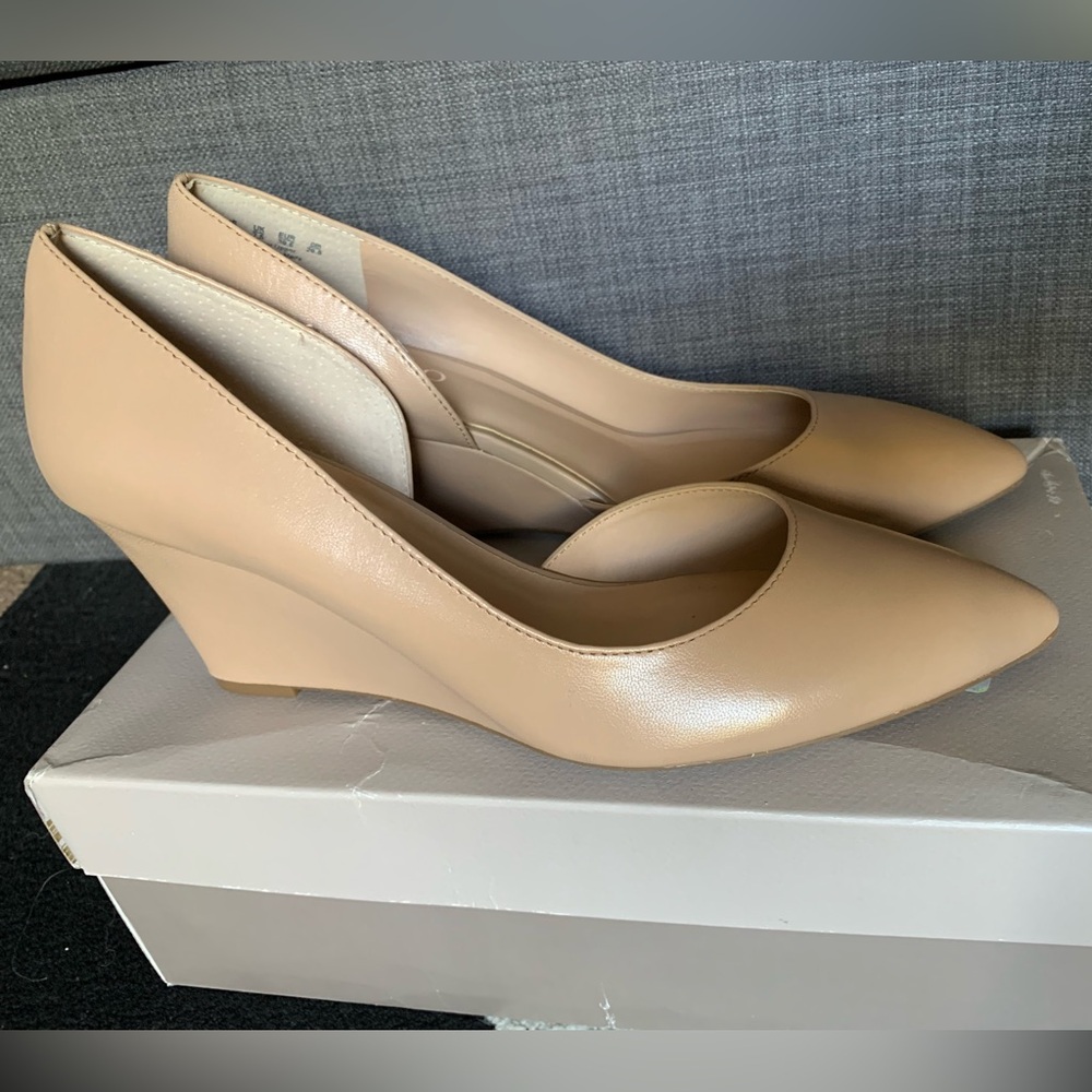 NIB NEW Franco Sarto Women's Nude Felice Tan Leather Wedge Pumps 9.5
